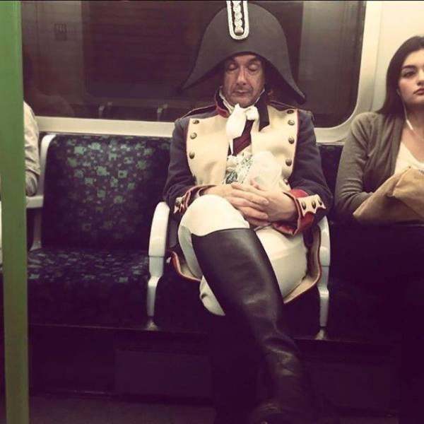 Weird People In Public Transport (31 pics)