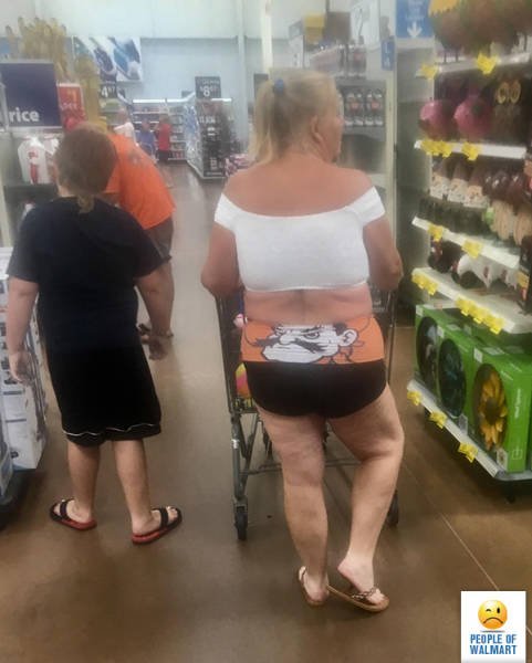Weird People In Shops (41 pics)