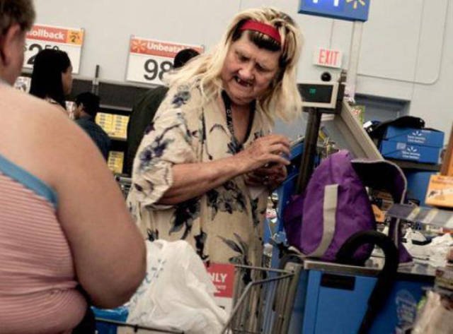 Weird People In Shops (41 pics)