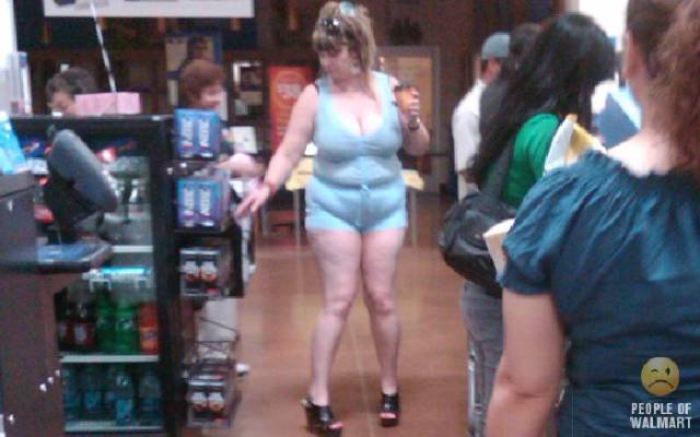 Weird People In Shops (41 pics)