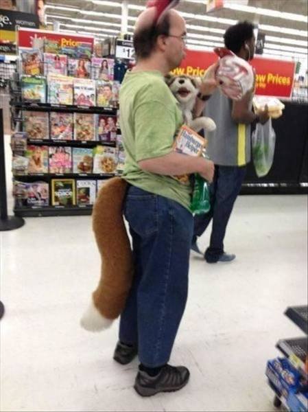 Weird People In Shops (41 pics)