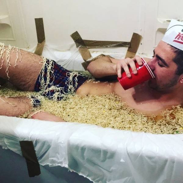 What Is Going On Here? (57 pics)