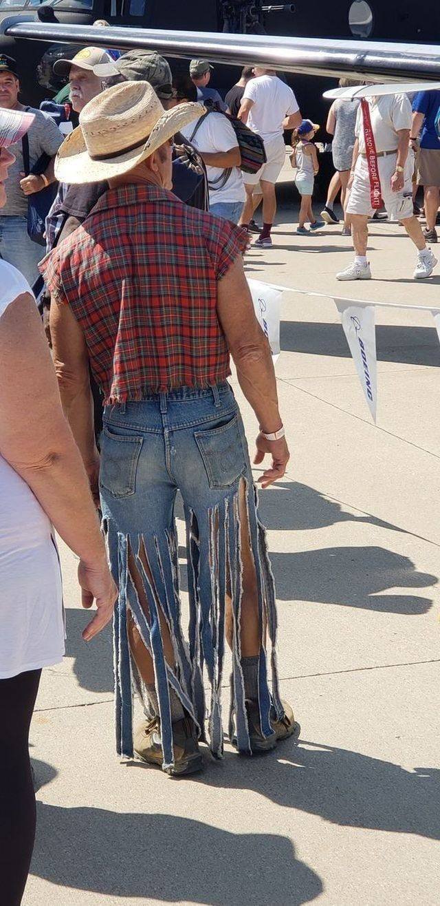 What Is Going On Here? (57 pics)
