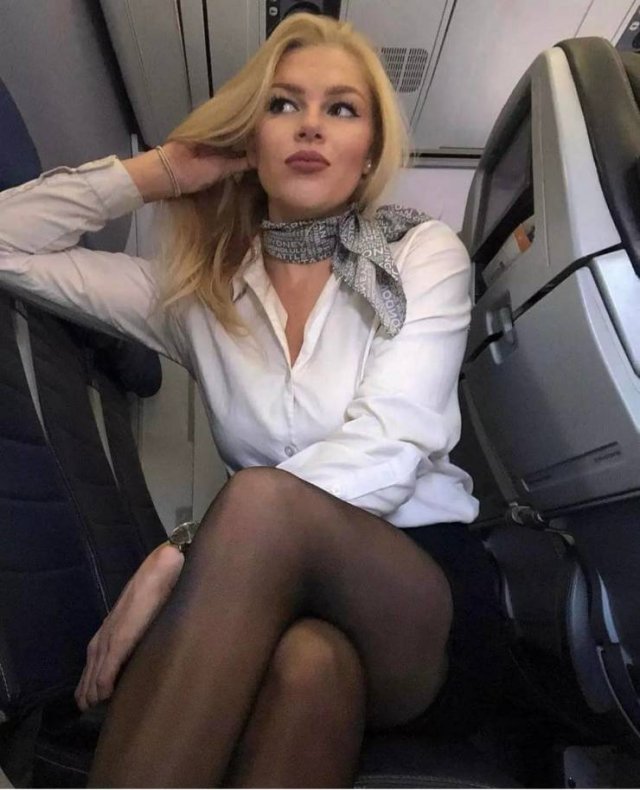 Hot Flight Attendants Without Uniform (25 pics)