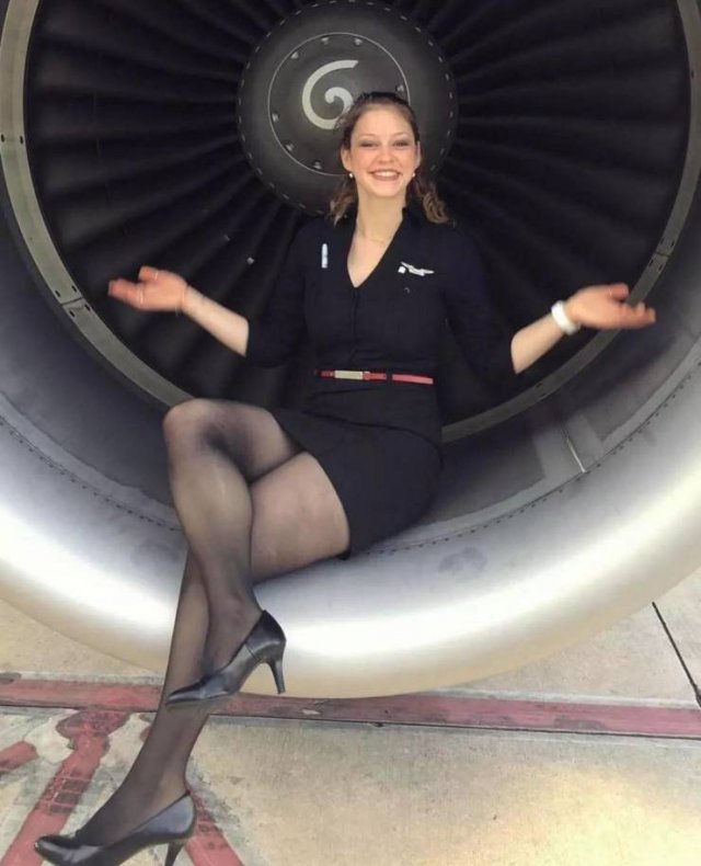 Hot Flight Attendants Without Uniform (25 pics)