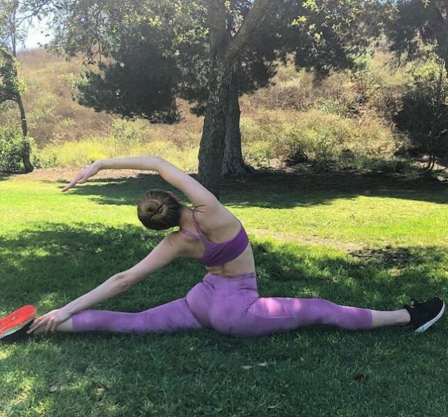Girls In Yoga Pants (50 pics)