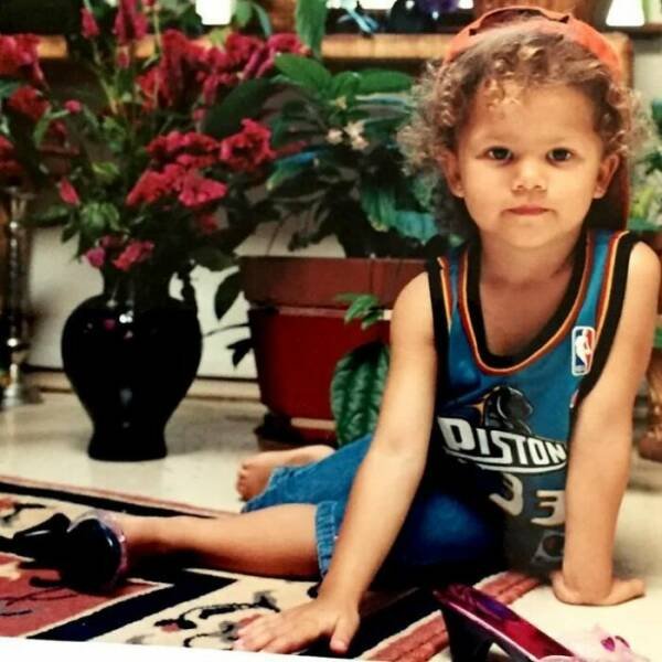 Rare Photos Of Celebrities In Their Childhood (34 pics) Rare Photos Of Celebrities In Their Childhood (34 pics)