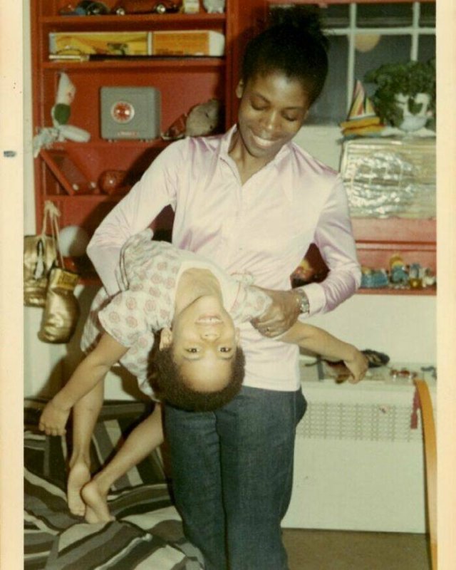 Rare Photos Of Celebrities In Their Childhood (34 pics) Rare Photos Of Celebrities In Their Childhood (34 pics)