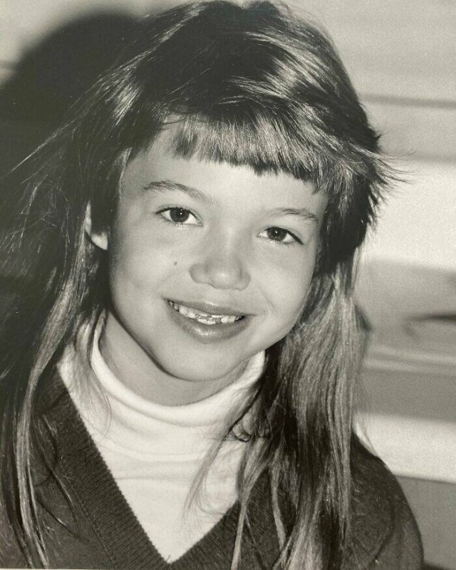 Rare Photos Of Celebrities In Their Childhood (34 pics) Rare Photos Of Celebrities In Their Childhood (34 pics)