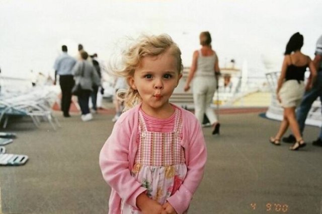 Rare Photos Of Celebrities In Their Childhood (34 pics) Rare Photos Of Celebrities In Their Childhood (34 pics)