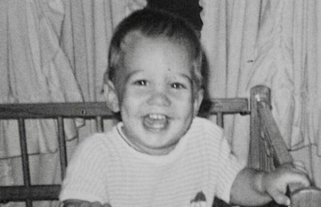 Rare Photos Of Celebrities In Their Childhood (34 pics) Rare Photos Of Celebrities In Their Childhood (34 pics)