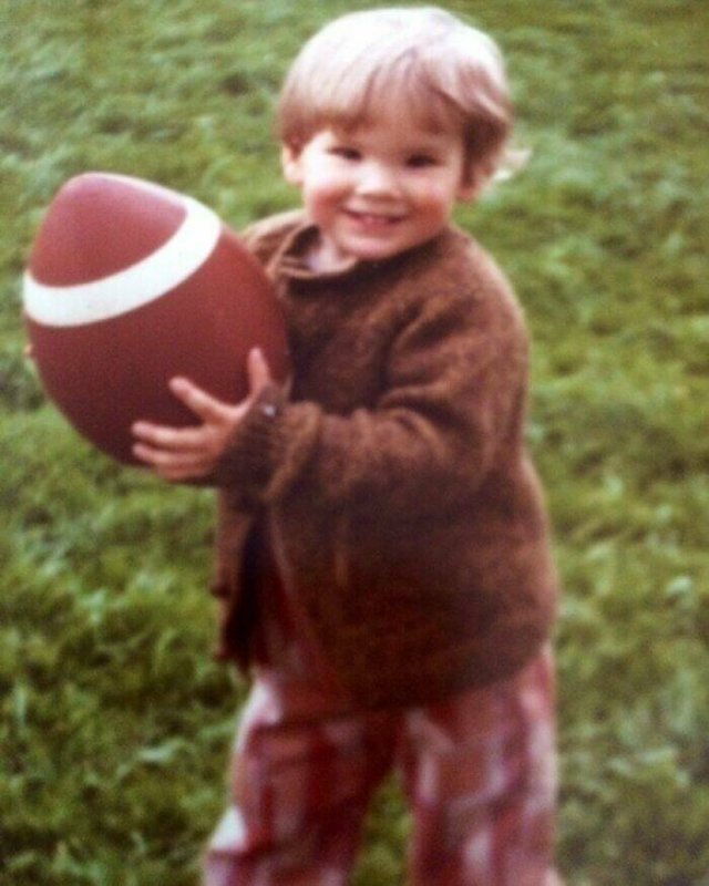 Rare Photos Of Celebrities In Their Childhood (34 pics) Rare Photos Of Celebrities In Their Childhood (34 pics)