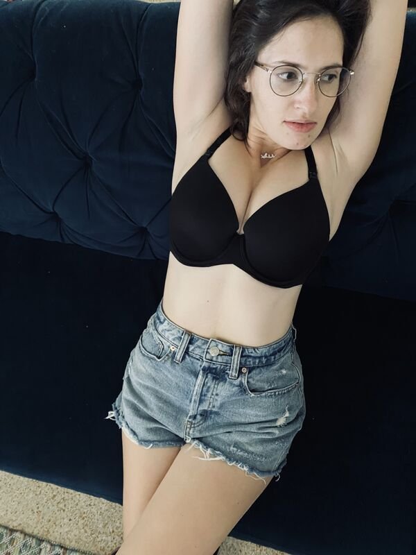 Girls In Shorts (45 pics)