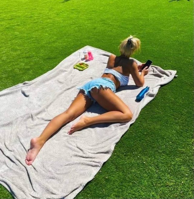 Girls In Shorts (58 pics)