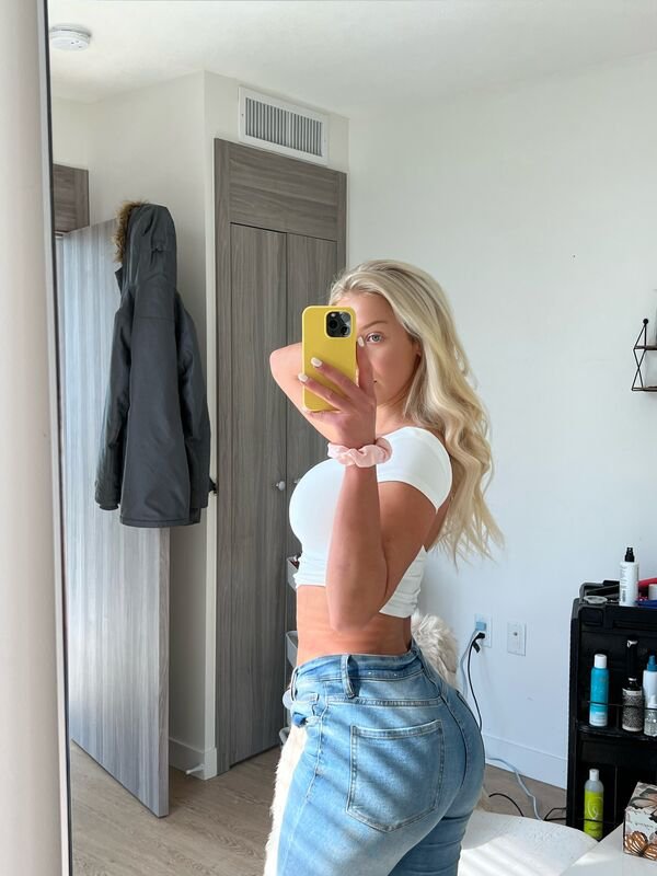 Girls In Tight Jeans (45 pics)