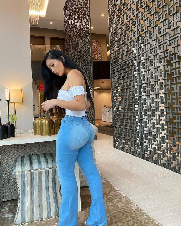 Girls In Tight Jeans (45 pics)