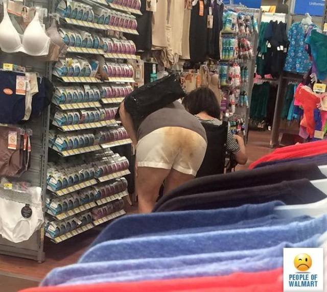 Odd People In Stores (40 pics)