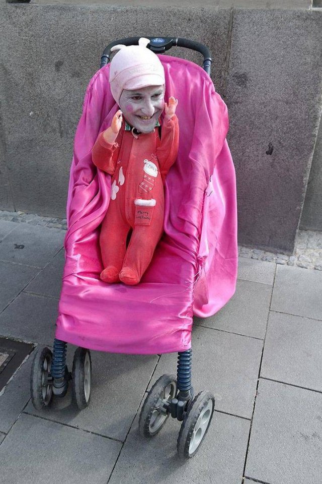 What Is Going On Here? (54 pics)
