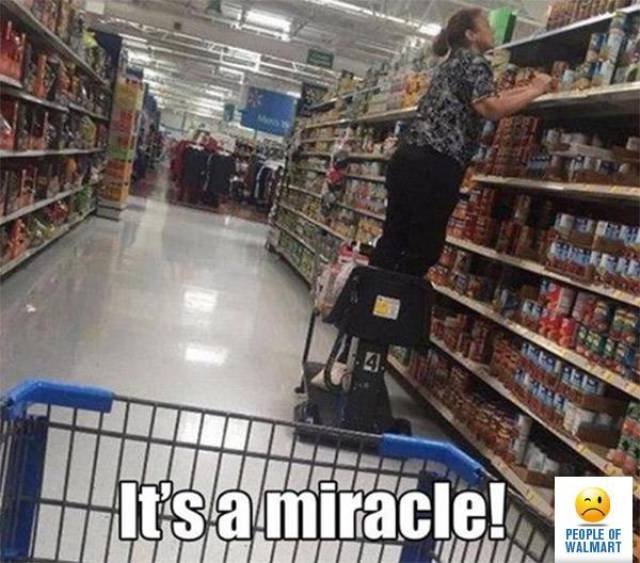 Odd People In Stores (40 pics)