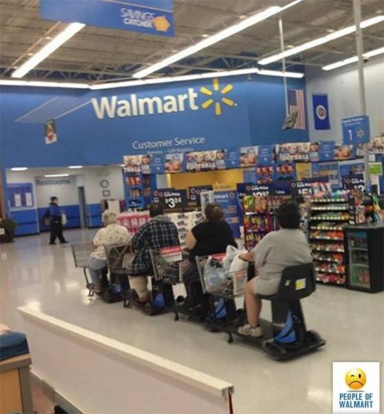 Odd People In Stores (40 pics)