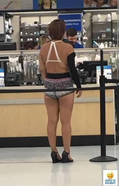 Odd People In Stores (40 pics)