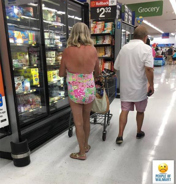 Odd People In Stores (40 pics)