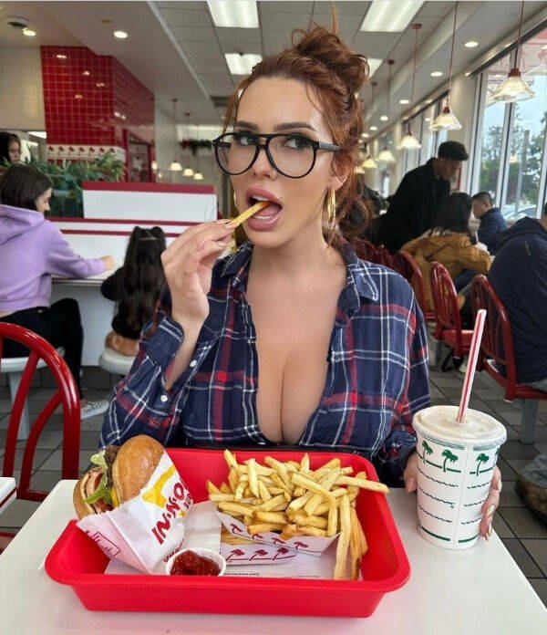 Girls In Glasses (29 pics)