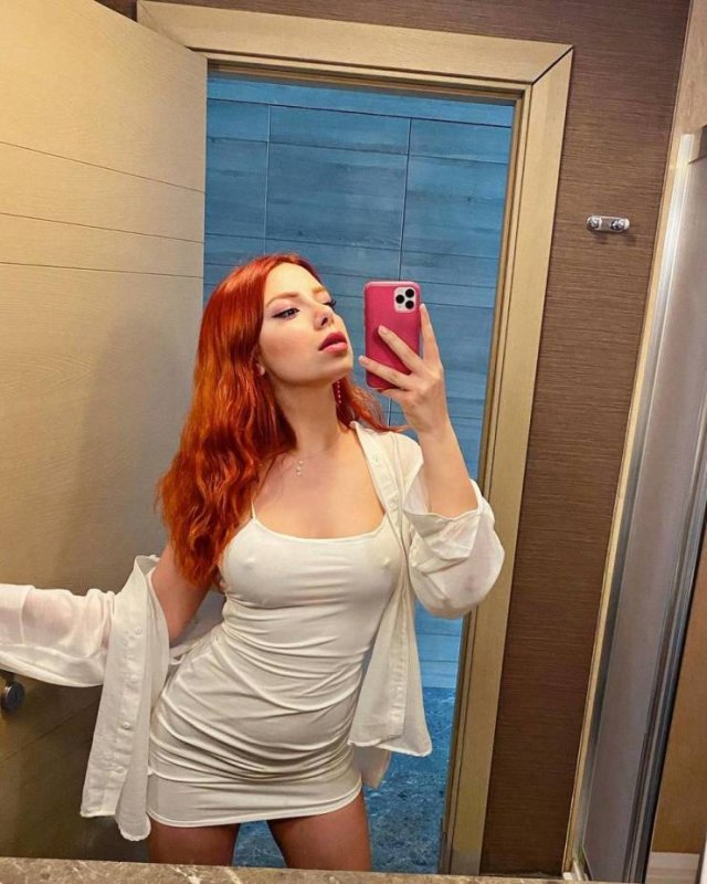 Selfie Girls (46 pics)