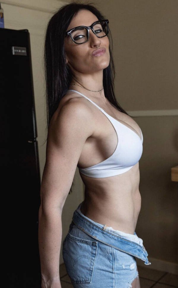Girls In Glasses (29 pics)