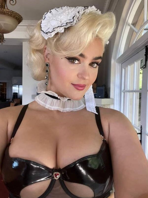 Beauty Blondes (37 pics)
