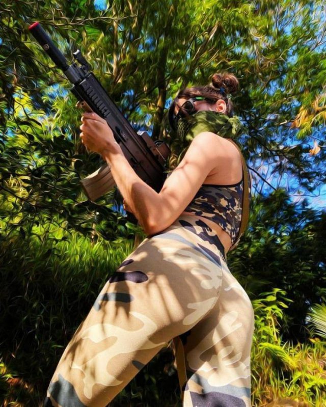 Girls And Guns (63 pics)