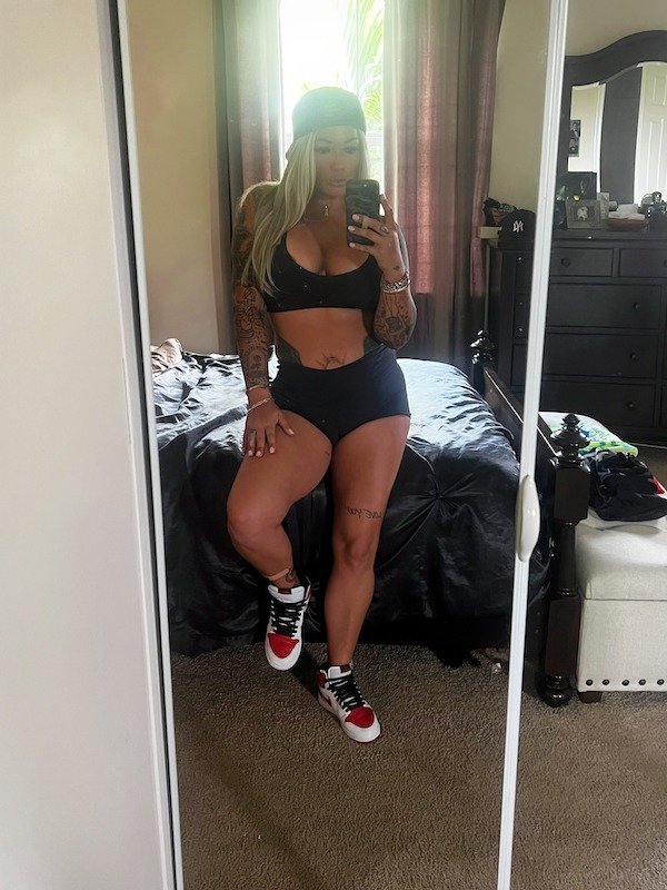 Selfie Girls (33 pics)
