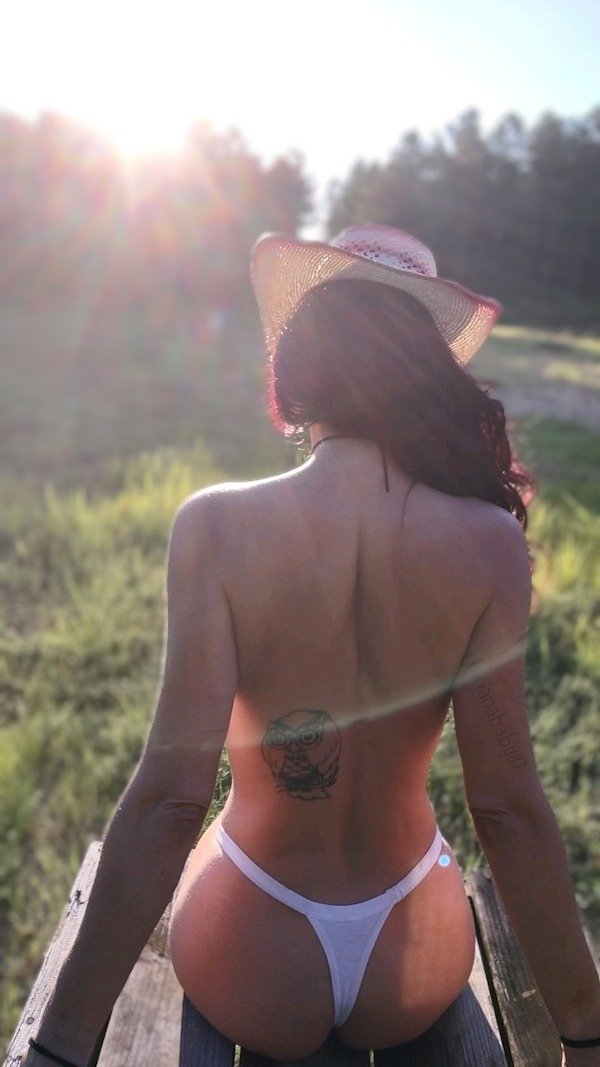 Braless Girls (38 pics)