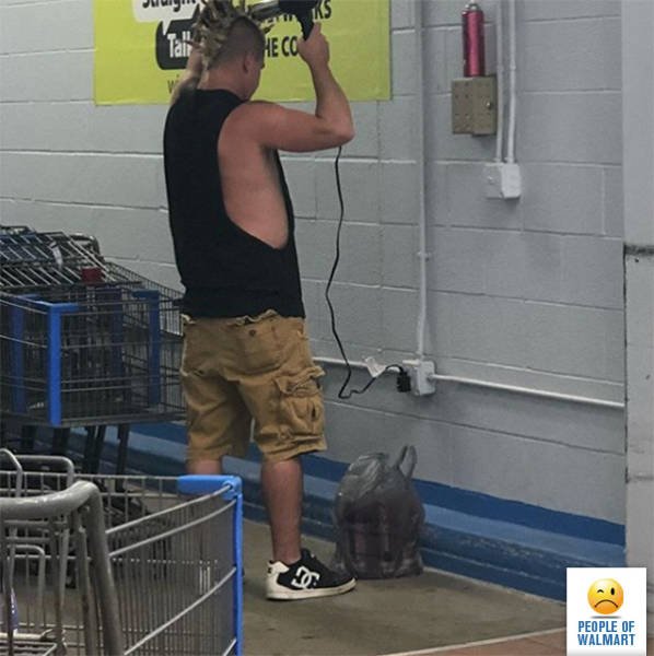 Weird People In Stores (48 pics)