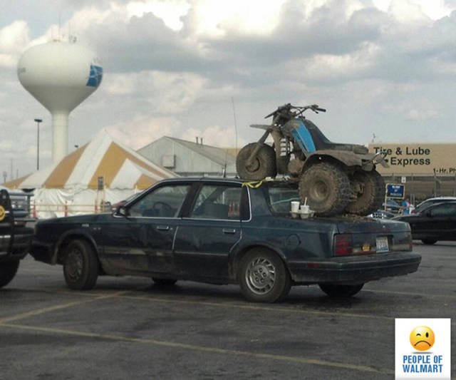 Weird People In Stores (48 pics)