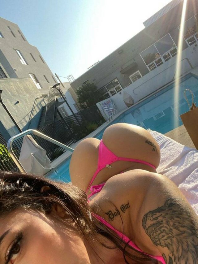 Rear View (45 pics)