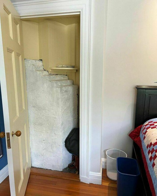Odd Finds In Houses (15 pics)