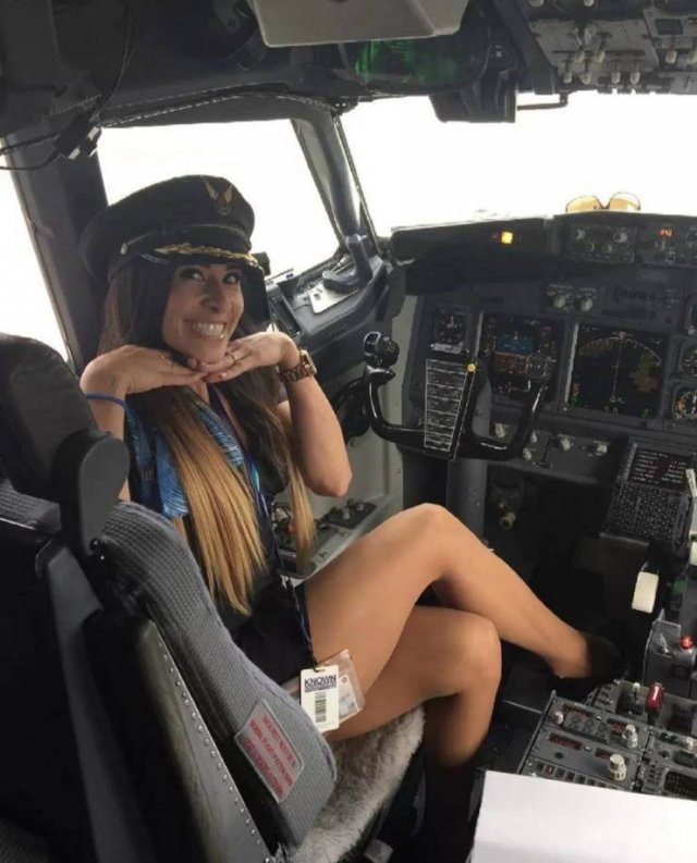 Hot Flight Attendants (27 pics)