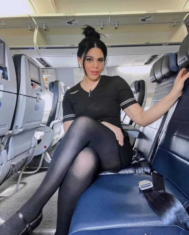 Hot Flight Attendants (27 pics)