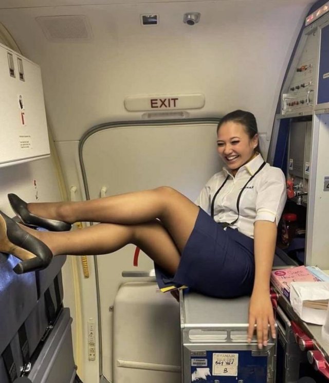 Hot Flight Attendants (27 pics)