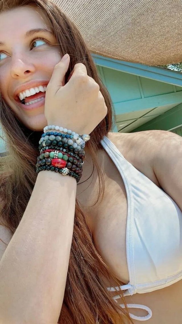 Hot Brunettes (46 pics)