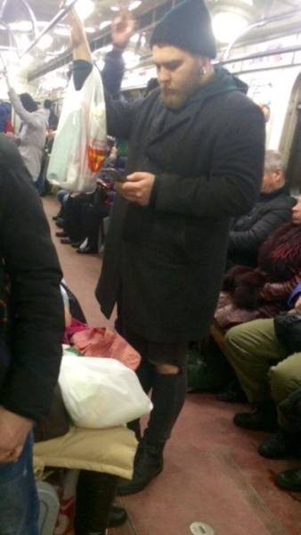 Odd People In The Subway (38 pics)