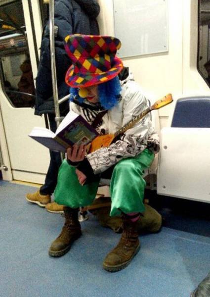 Odd People In The Subway (38 pics)