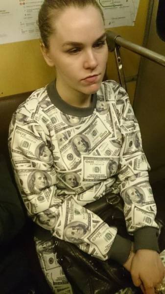 Odd People In The Subway (38 pics)