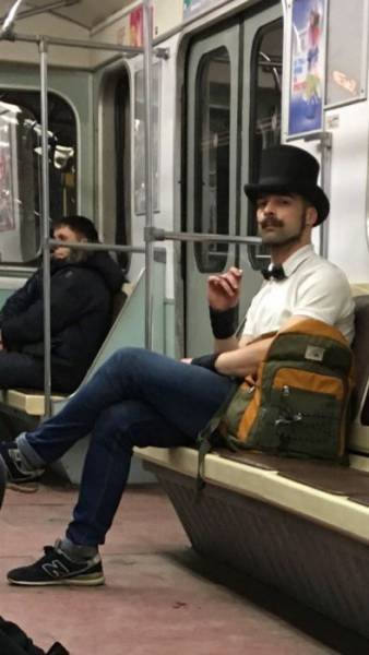 Odd People In The Subway (38 pics)