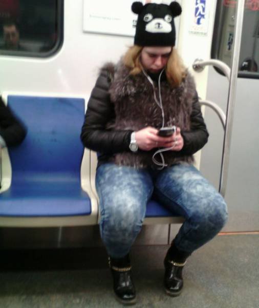 Odd People In The Subway (38 pics)