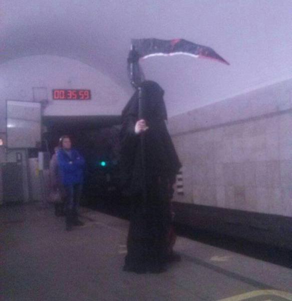 Odd People In The Subway (38 pics)