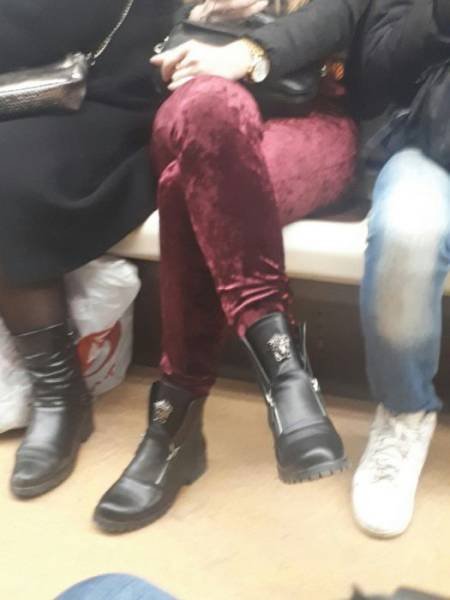 Odd People In The Subway (38 pics)