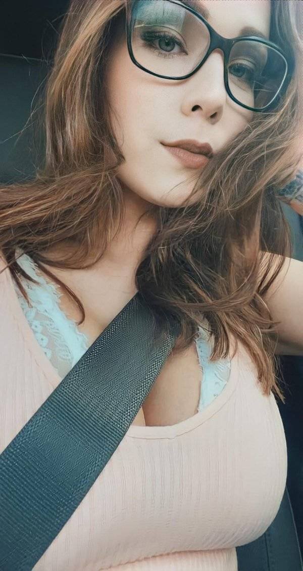 Girls In Glasses (42 pics)