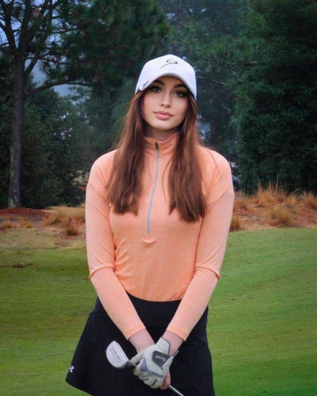 Girls And Golf (35 pics)